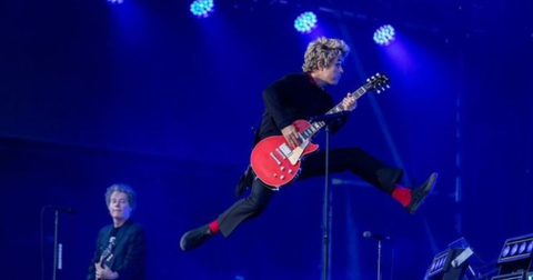 Green Day viert het Saviors-tijdperk met een nostalgische clip