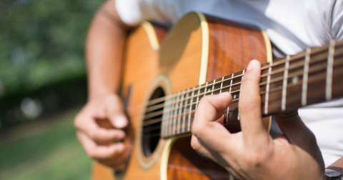 Klassieke of folkgitaar: wat zijn de verschillen?