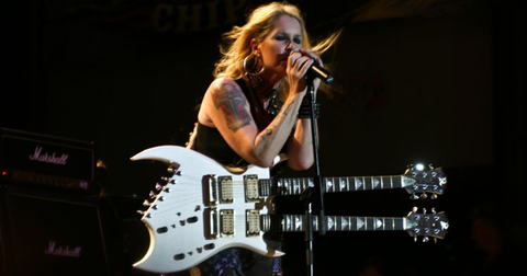 Top 5 vrouwelijke gitaristen die de geschiedenis van de rock hebben gevormd