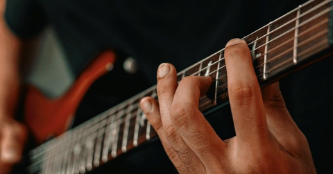 Hoe fingerpicking te spelen: 5 nummers om te beginnen