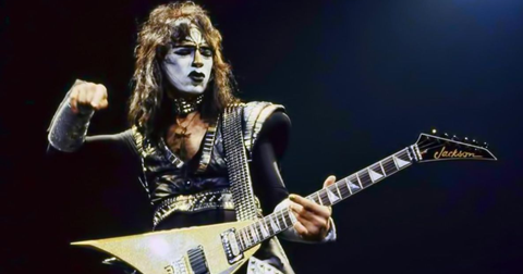 Vinnie Vincent (Kiss) zet zijn album Guitarmageddon te koop voor 2 miljoen dollar: waanzin of een meesterzet?