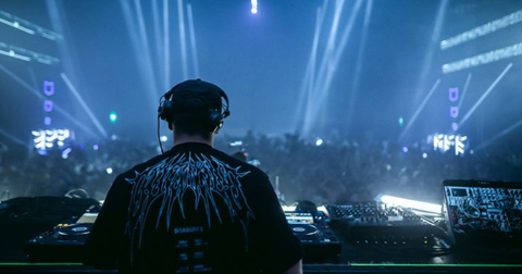 Wereld DJ-dag: van vinyl draaitafels tot AI, een kunstvorm die nooit stilstaat