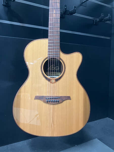 Lâg Tramontane T118Ace Auditorium Cutaway Elektro - B-stock