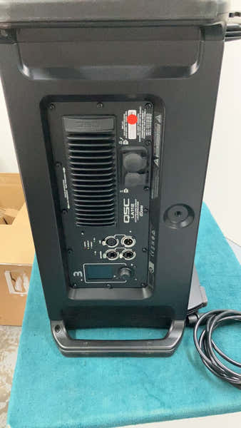 QSC Pro audio LA112 - B-stock