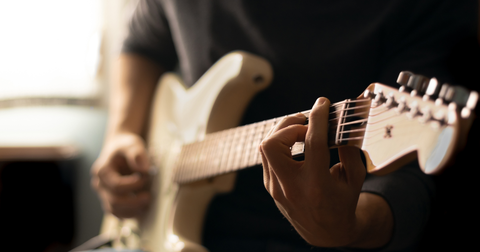 Het Bm-akkoord op gitaar: zo speel en beheers je het