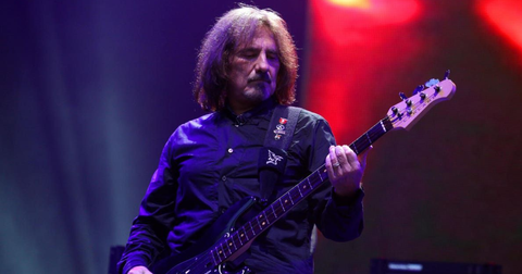 Geezer Butler (Black Sabbath) gebruikt een AI-stem om zijn komende solonummers aan andere artiesten voor te stellen