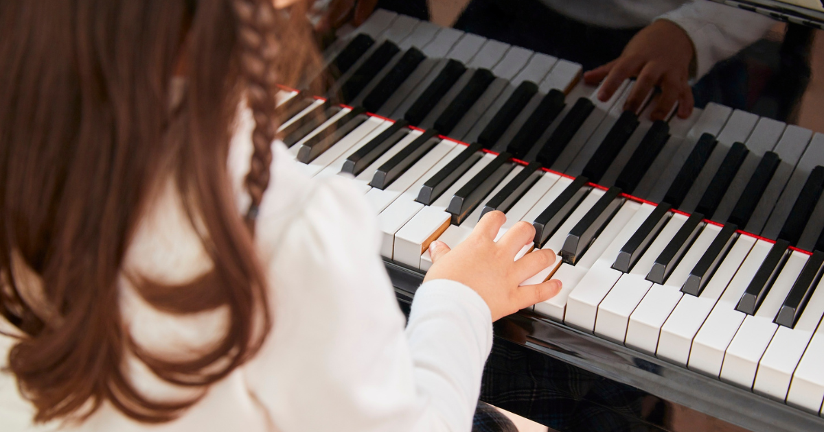 Apprendre le piano : par où commencer quand on part de zéro ?