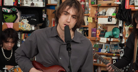 Geese bij Tiny Desk: de spannendste rockband van 2026 geeft een meesterlijk optreden