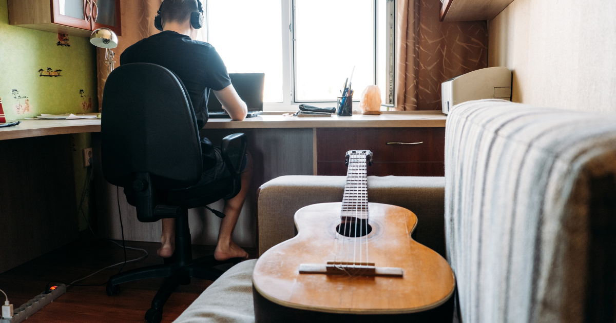 Quelle guitare acoustique choisir pour débuter à la rentrée ?