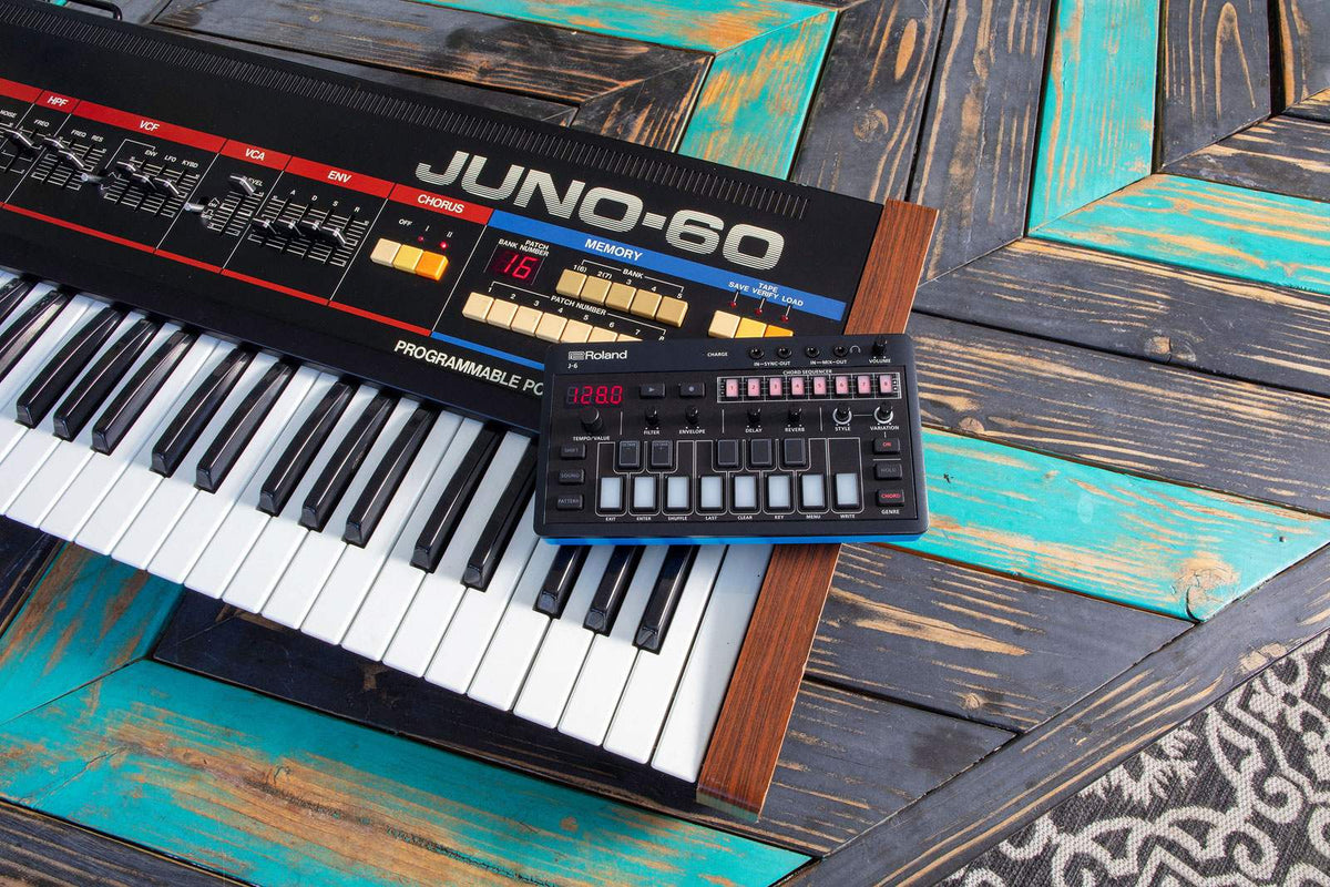 Aira Compact J-6 Akkoordsynthesizer