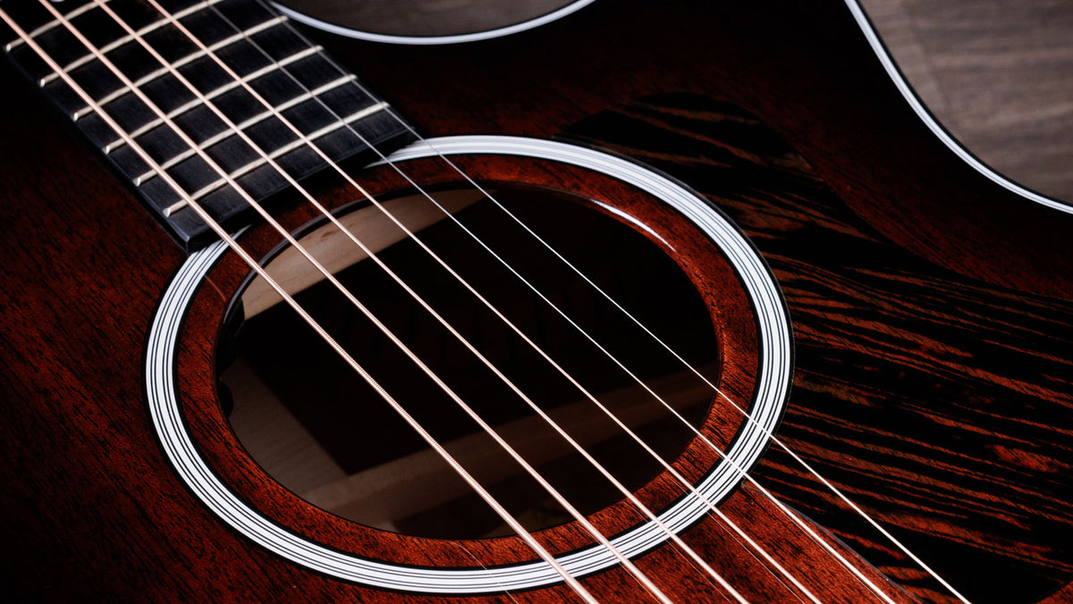 324ce Next Generation tropisch mahonie bovenblad Shaded Edgeburst Grand Auditorium