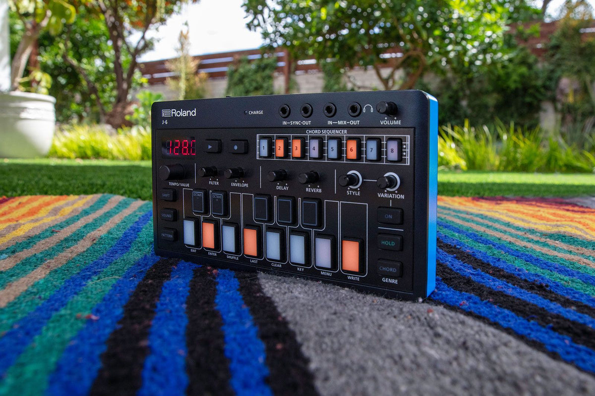 Aira Compact J-6 Akkoordsynthesizer