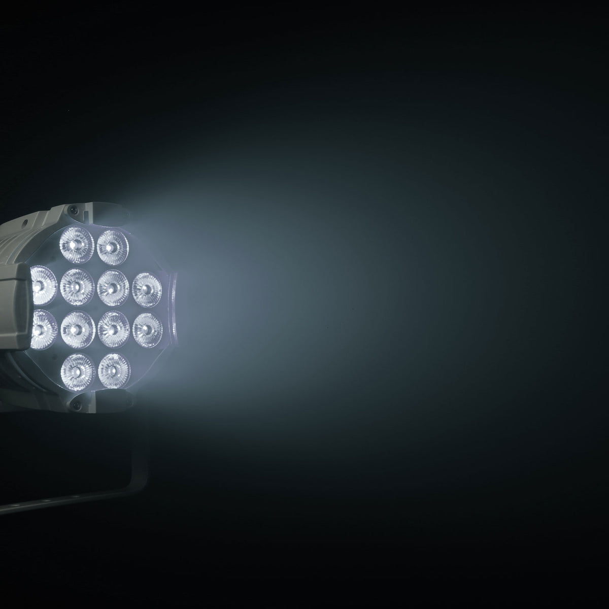 P ST DTW - STUDIO PAR 12 X 10 W TRI-LED MET VARIABEL WIT LICHT EN DIM-TO-WARM REGELING