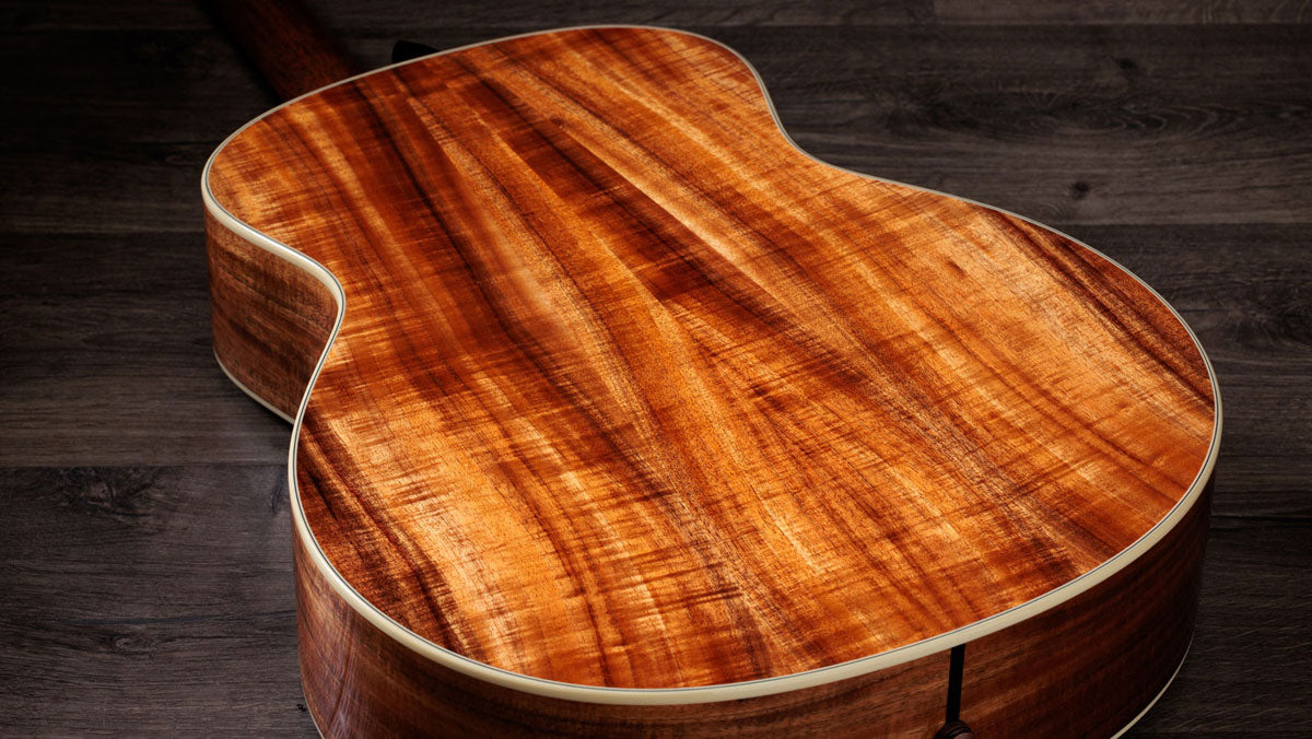 Gold Label K14e Hawaiiaans koa Sunburst Grand Auditorium