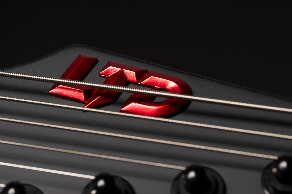 PHX-7 Bariton Zwart metaal Rode burst Satijn