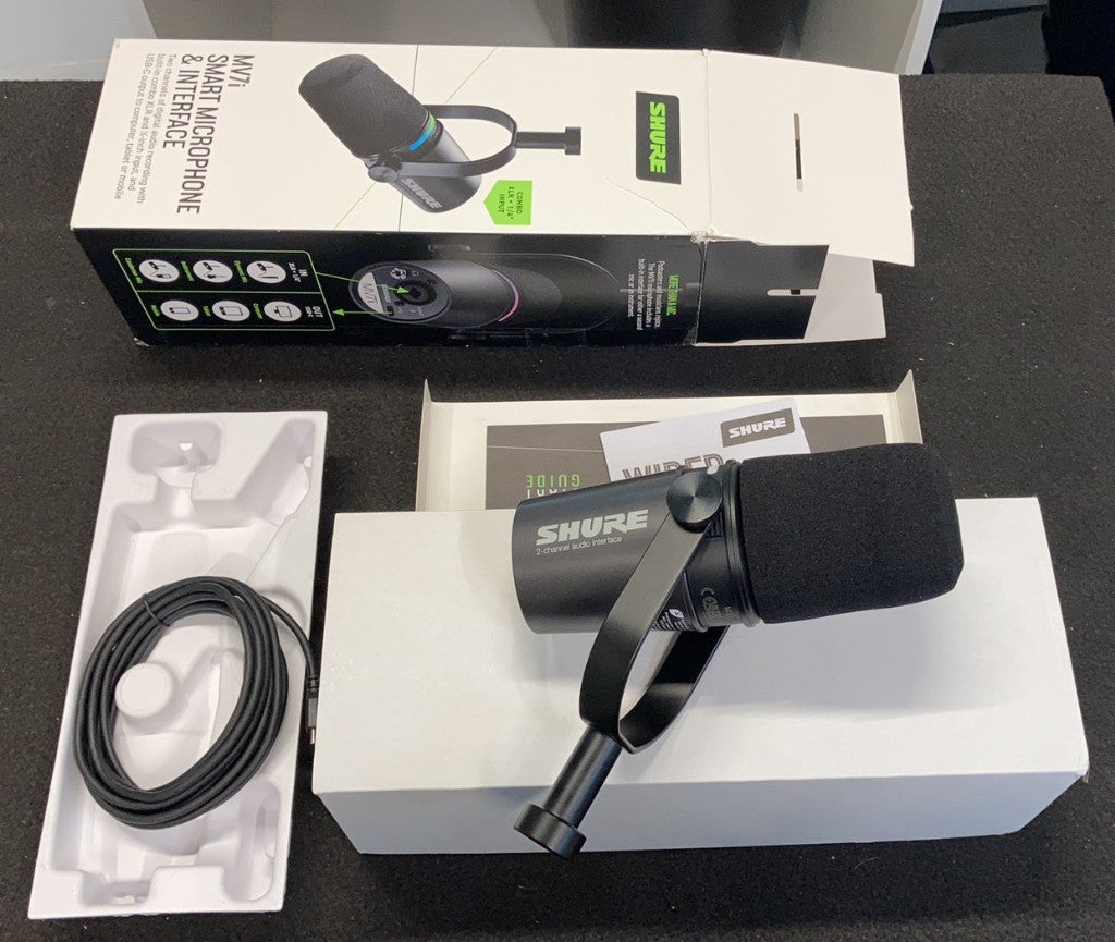 Shure MV7i - B Stock